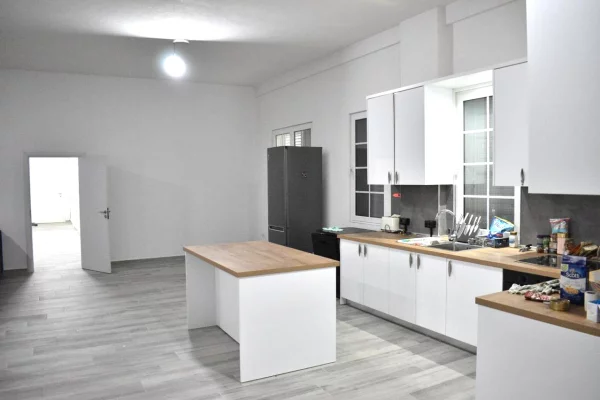 Shtepi me qera Apartament ne Tirane, 4+1, Mobilimi E mobiluar, Pagesa 1,500  Euro.