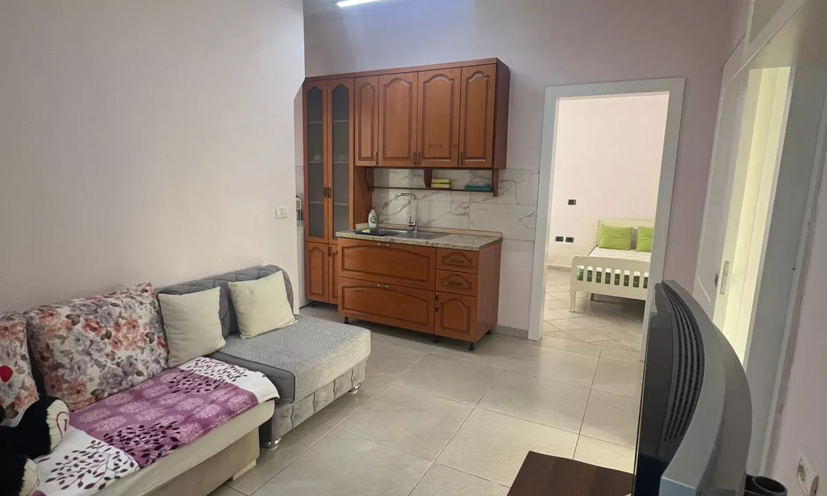 Shtepi me qera Apartament ne Tirane, 1+1, Mobilimi E mobiluar, Pagesa 40,000  Leke.