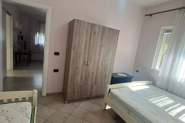 Shtepi me qera Apartament ne Tirane, 1+1, Mobilimi E mobiluar, Pagesa 40,000  Leke.