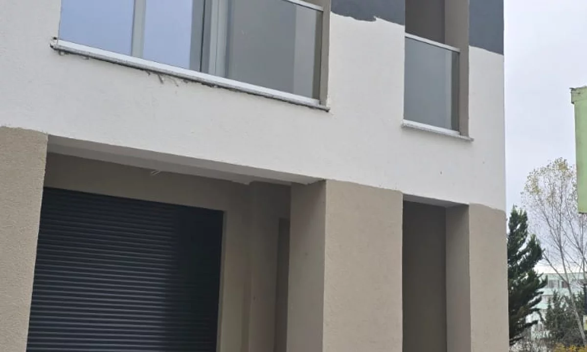 Duplex (casa a 2 piani) in vendita a Durazzo 2+1, Vuoto