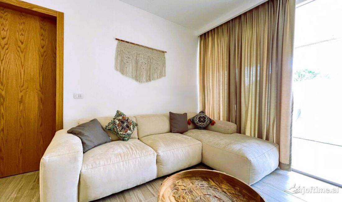 Shtepi ne shitje Apartament ne Durres, 2+1, Mobilimi E mobiluar, Pagesa 230,000  Euro.