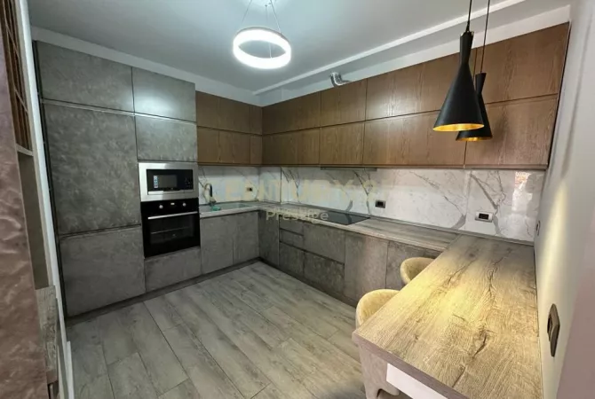 Shtepi ne shitje Apartament ne Tirane, 2+1, Mobilimi E mobiluar, Pagesa 350,000  Euro.