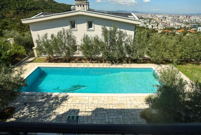 Vilë Luksoze me Pishinë Private për Qira tek Liqeni Thate 