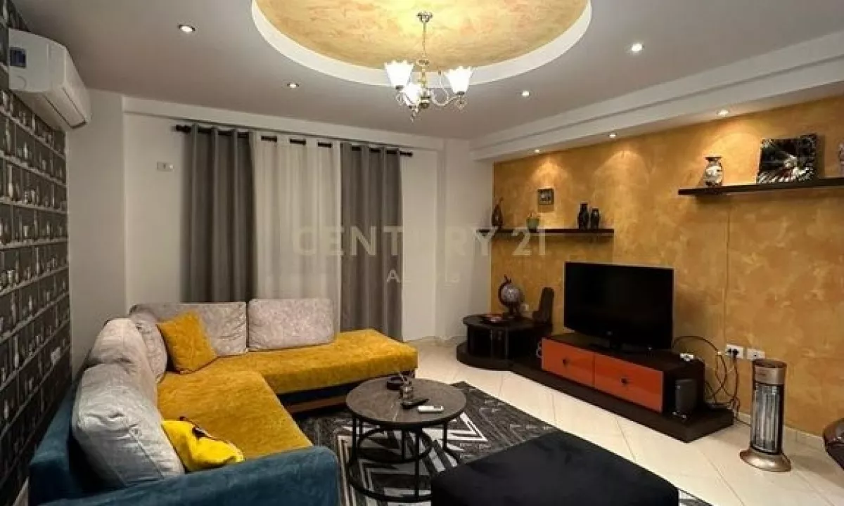 Shtepi ne shitje Apartament ne Tirane, 2+1, Mobilimi E mobiluar, Pagesa 350,000  Euro.