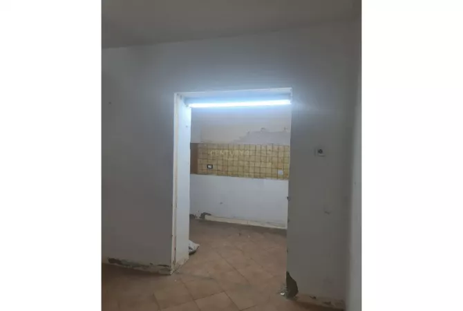 Shtepi ne shitje Apartament ne Tirane, 1+1, Mobilimi Bosh, pa mobiluar, Pagesa 115,000  Euro.