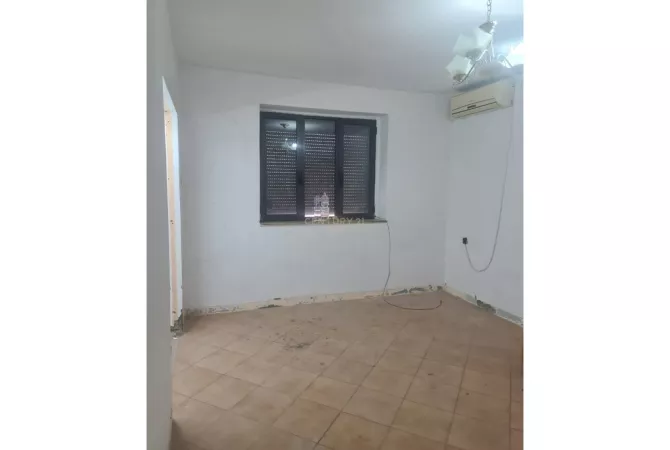 Shtepi ne shitje Apartament ne Tirane, 1+1, Mobilimi Bosh, pa mobiluar, Pagesa 115,000  Euro.