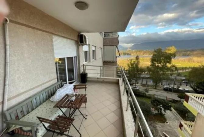 Shtepi ne shitje Apartament ne Tirane, 2+1, Mobilimi Pjeserisht e mobiluar, Pagesa 250,000  Euro.