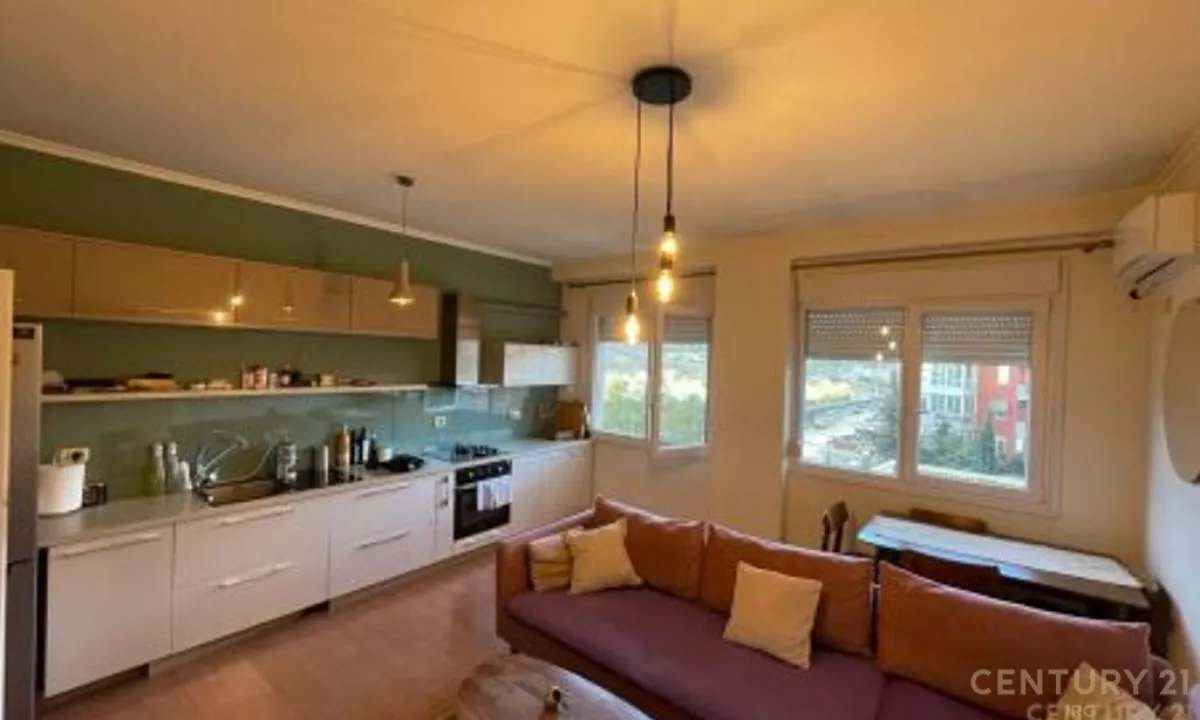 Shtepi ne shitje Apartament ne Tirane, 2+1, Mobilimi Pjeserisht e mobiluar, Pagesa 250,000  Euro.