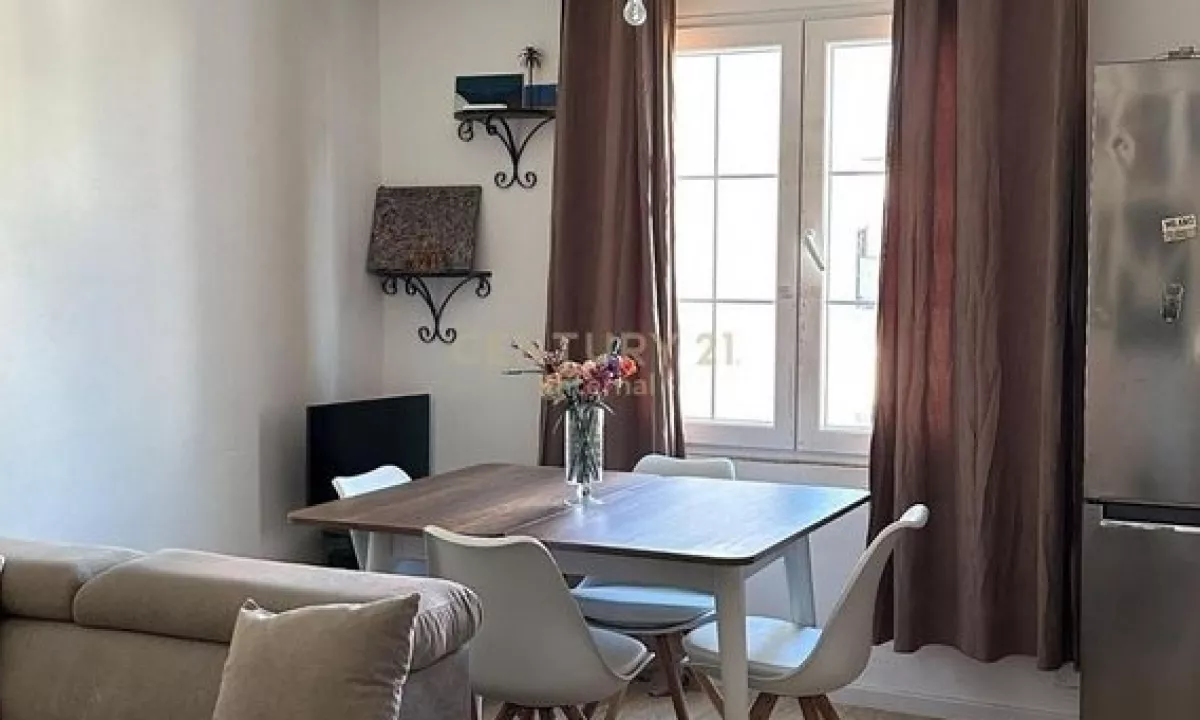 Shtepi ne shitje Apartament ne Tirane, 1+1, Mobilimi E mobiluar, Pagesa 155,000  Euro.