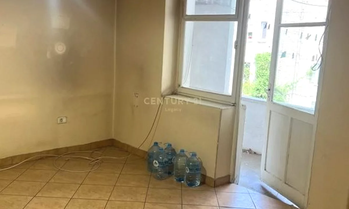 Shtepi ne shitje Apartament ne Tirane, 2+1, Mobilimi Bosh, pa mobiluar, Pagesa 126,000  Euro.