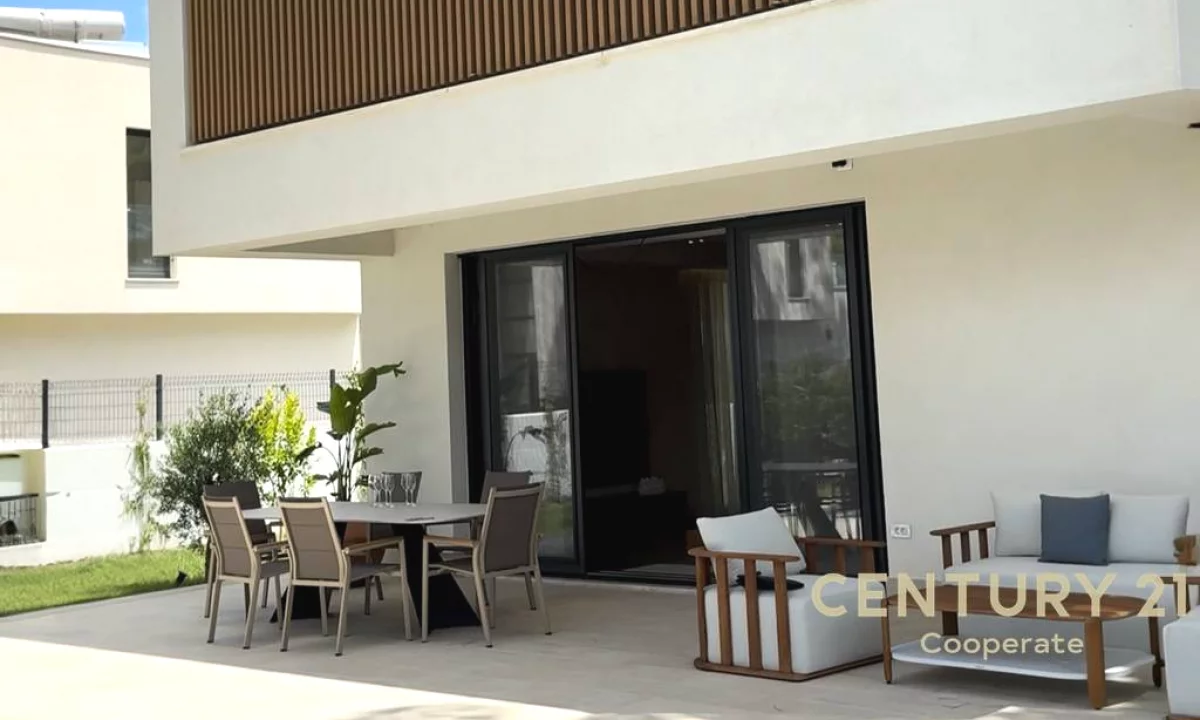 Shtepi ne shitje Vila Luksoze ne Durres, 4+1, Mobilimi E mobiluar, Pagesa 1,400,000  Euro.