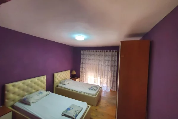 Shtepi ne shitje Apartament ne Tirane, 3+1, Mobilimi E mobiluar, Pagesa 230,000  Euro.