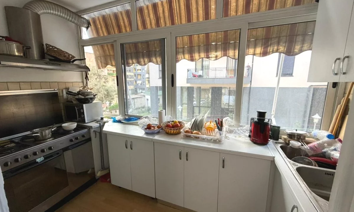 Shtepi ne shitje Apartament ne Tirane, 1+1, Mobilimi E mobiluar, Pagesa 115,000  Euro.