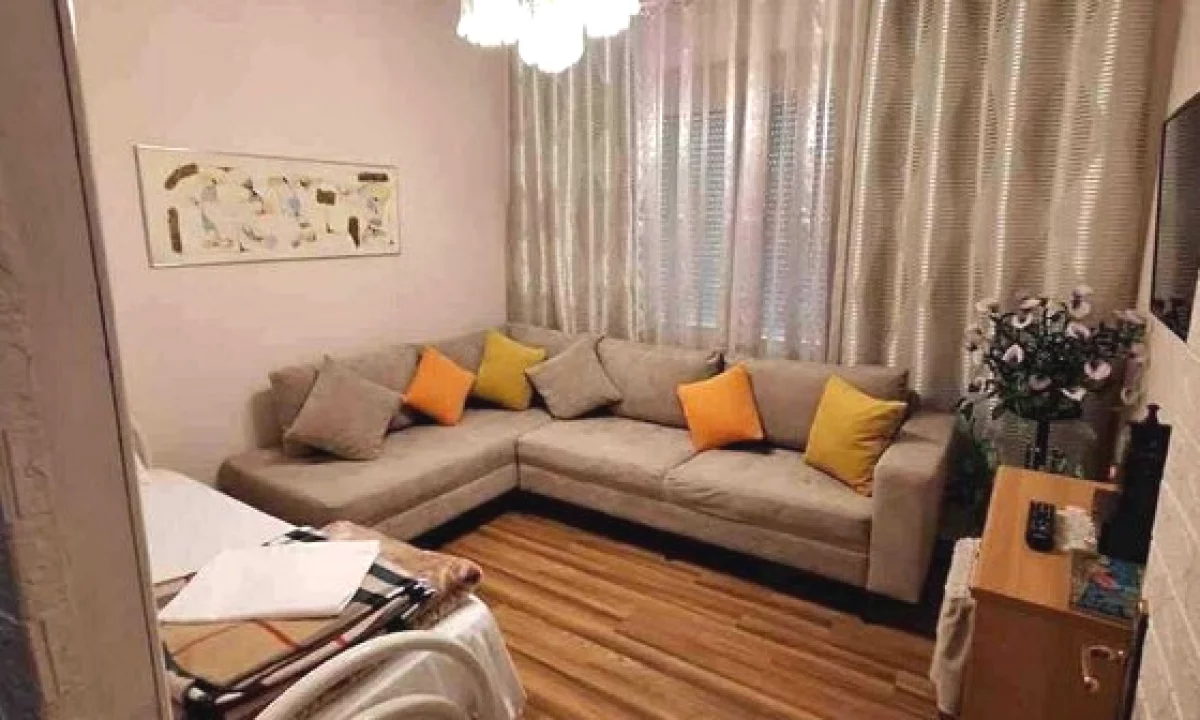 Shtepi ne shitje Apartament ne Tirane, 2+1, Mobilimi E mobiluar, Pagesa 185,000  Euro.