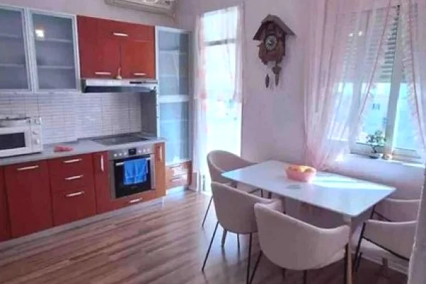 Shtepi ne shitje Apartament ne Tirane, 2+1, Mobilimi E mobiluar, Pagesa 185,000  Euro.