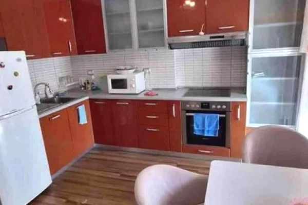 Shtepi ne shitje Apartament ne Tirane, 2+1, Mobilimi E mobiluar, Pagesa 185,000  Euro.