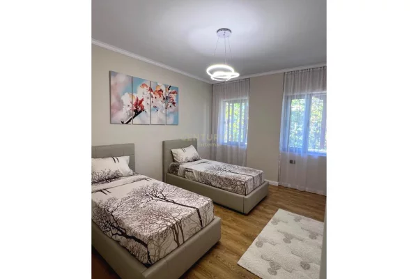 Shtepi ne shitje Apartament ne Tirane, 2+1, Mobilimi E mobiluar, Pagesa 173,000  Euro.