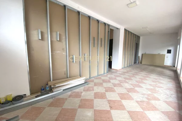 Business Property for Rent 3+1 in Tirana - 2,000 Euro