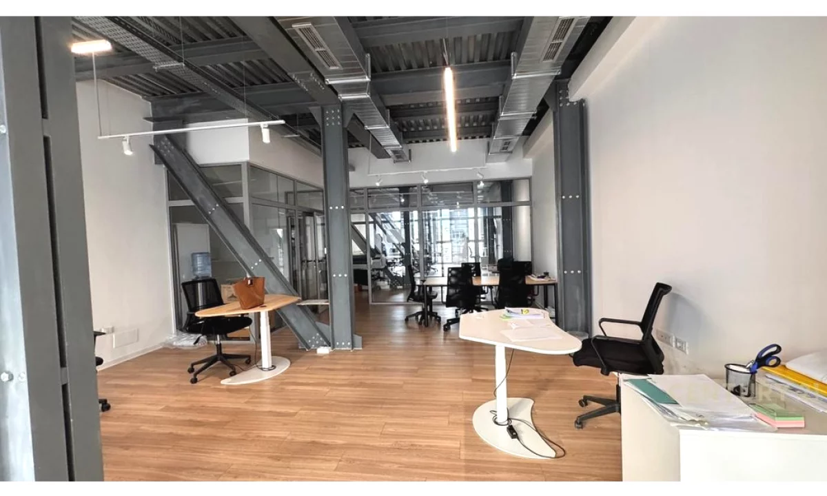 Jepet me qira ambient per zyra i mobiluar prane Kika 2!