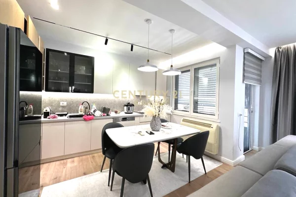 Shtepi ne shitje Apartament ne Tirane, 3+1, Mobilimi E mobiluar, Pagesa 355,000  Euro.