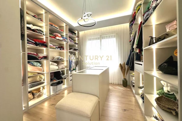 Shtepi ne shitje Apartament ne Tirane, 3+1, Mobilimi E mobiluar, Pagesa 355,000  Euro.