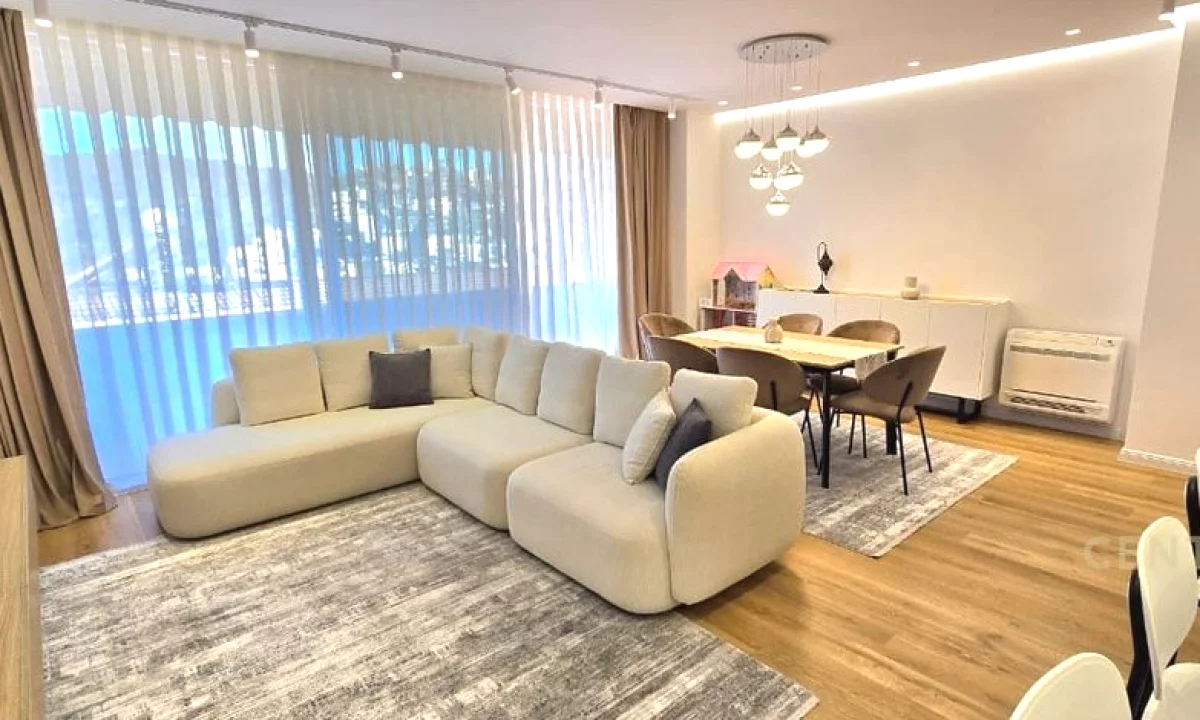 Shtepi ne shitje Apartament ne Tirane, 2+1, Mobilimi E mobiluar, Pagesa 313,000  Euro.