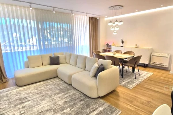 Shesim Apartament 2+1+2 me tre Ballkone + Parkim Te Liqeni Thate!