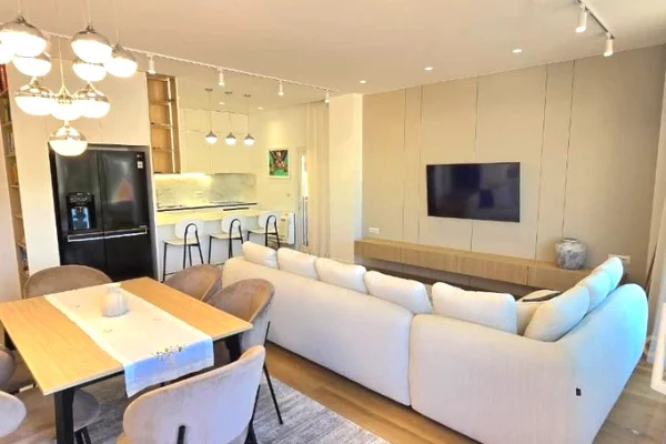 Shtepi ne shitje Apartament ne Tirane, 2+1, Mobilimi E mobiluar, Pagesa 313,000  Euro.