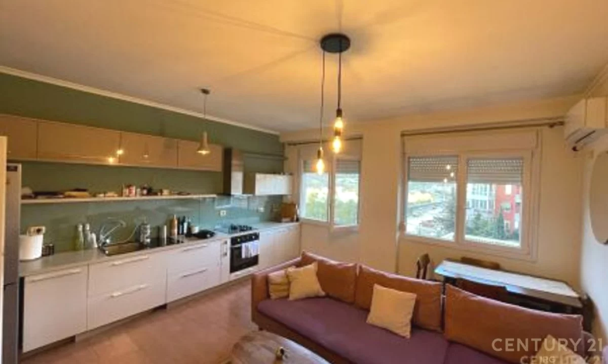 Shtepi ne shitje Apartament ne Tirane, 2+1, Mobilimi E mobiluar, Pagesa 250,000  Euro.