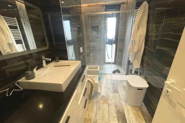 Shtepi ne shitje Apartament ne Tirane, 2+1, Mobilimi E mobiluar, Pagesa 280,000  Euro.