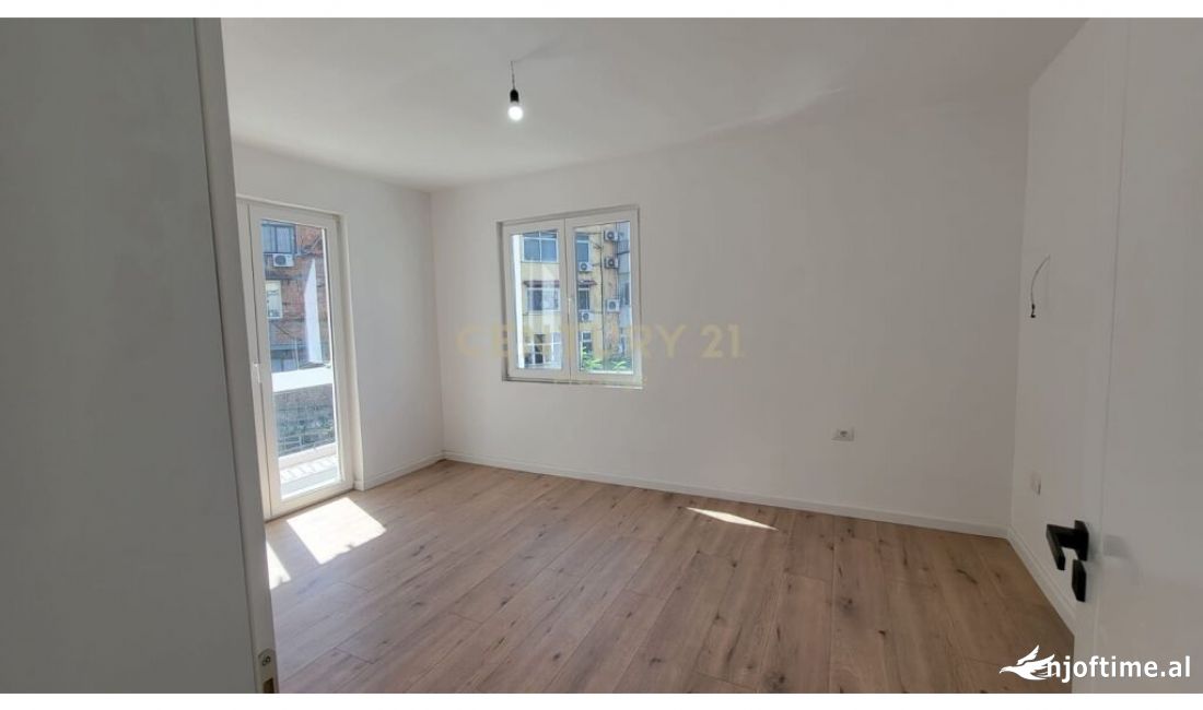 JEPET ME QIRA AMBIENT ZYRE, TEK RRUGA "MINE PEZA", TIRANE !!!