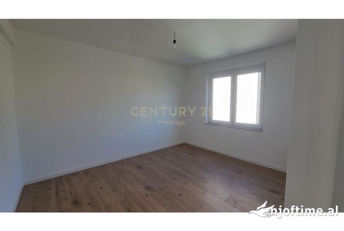 Ambiente Commerciale in Affitto 3+1 a Tirana - 650 Euro