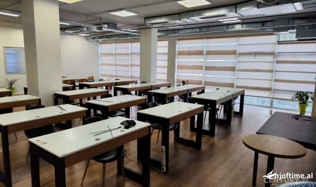 JAPIM ME QIRA  AMBIENT PER ZYRA NE RRUGEN E ELBASANIT, TIRANE !!!