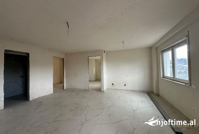 Ambiente Commerciale in Affitto 3+1 a Tirana - 1,000 Euro