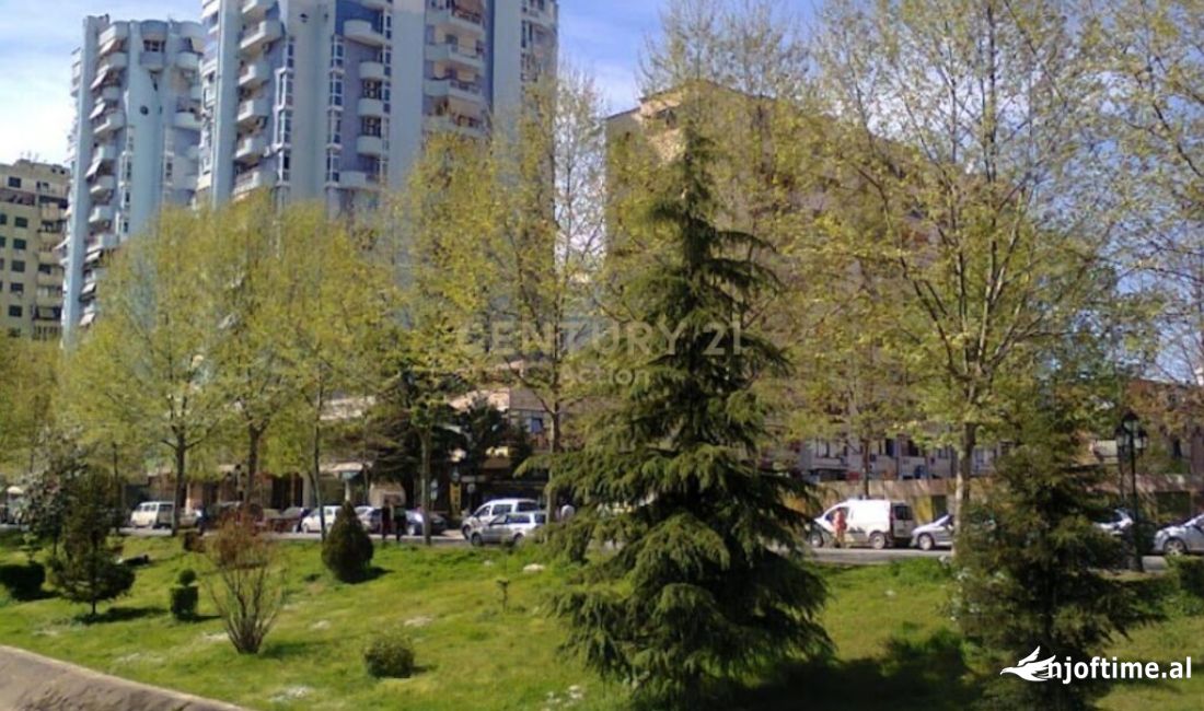 NJESI SHERBIMI ME QIRA TE ISH EKSPOZITA!