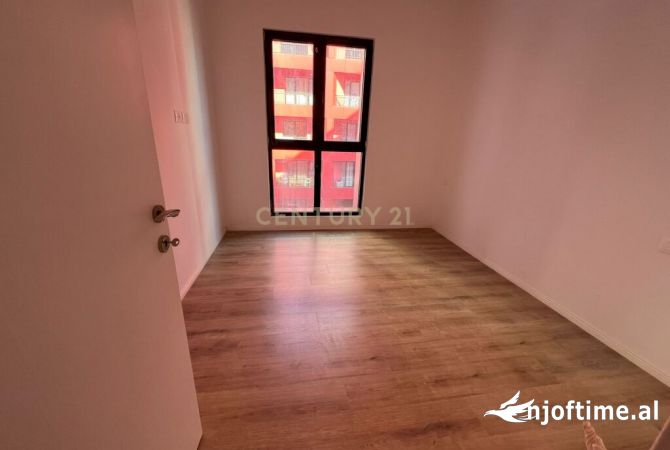 JAPIM ME QIRA APARTAMENT 3+1+2, KOMPLEKSI ARLIS "FARMACIA 10"  !!!