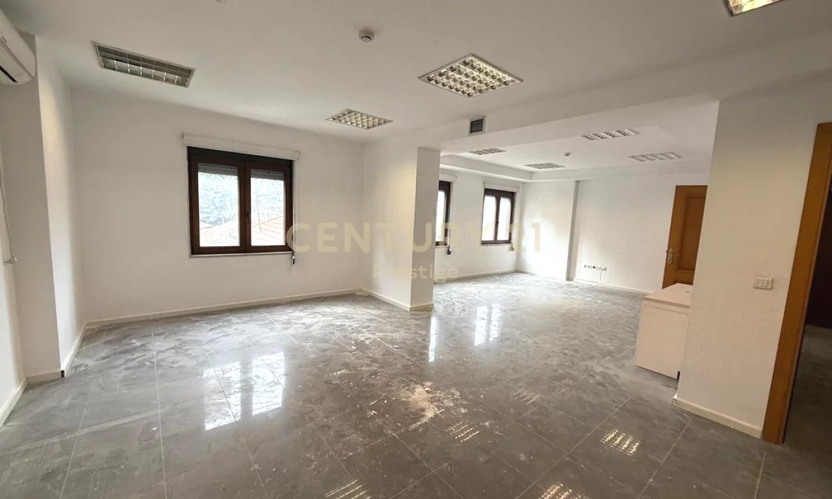 AMBIENT KOMERCIAL/ZYRE ME QIRA, RRUGA E ELBASANIT , TIRANE!