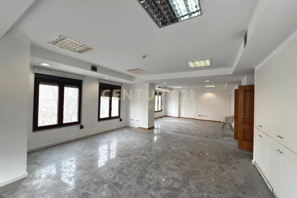 Ambient biznesi me qera 3+1 ne Tirane - 3,000 Euro