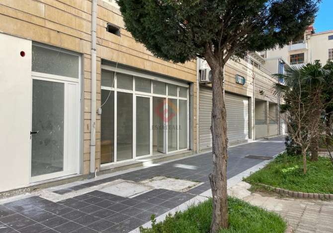 Ambient biznesi me qera 1+1 ne Vlore - 300 Euro