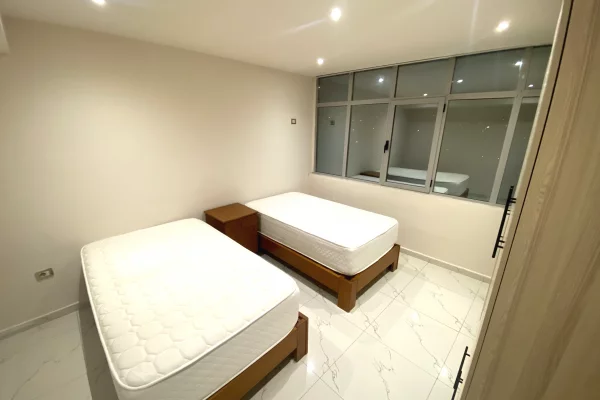 Shtepi me qera Apartament ne Tirane, 2+1, Mobilimi E mobiluar, Pagesa 45,000  Leke.