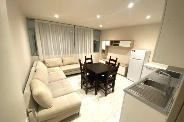 Shtepi me qera Apartament ne Tirane, 2+1, Mobilimi E mobiluar, Pagesa 45,000  Leke.