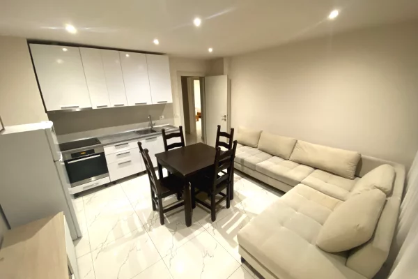 Shtepi me qera Apartament ne Tirane, 2+1, Mobilimi E mobiluar, Pagesa 45,000  Leke.