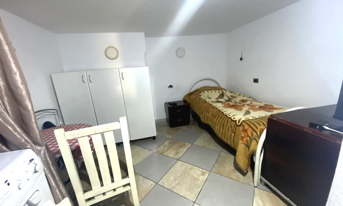 Shtepi me qera Shtepi Private ne Tirane, Garsoniere, Mobilimi E mobiluar, Pagesa 18,000  Leke.