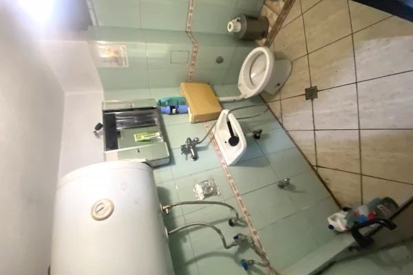 Shtepi me qera Shtepi Private ne Tirane, Garsoniere, Mobilimi E mobiluar, Pagesa 18,000  Leke.