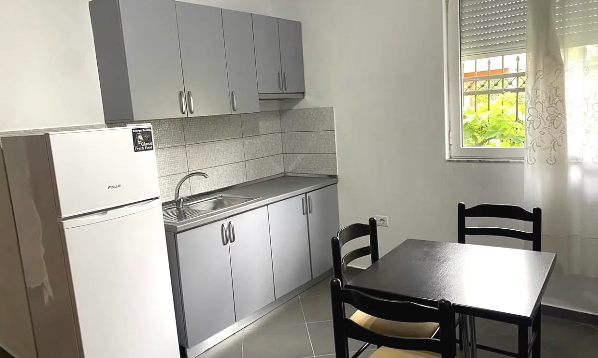 Shtepi me qera Shtepi Private ne Tirane, Garsoniere, Mobilimi E mobiluar, Pagesa 20,000  Leke.