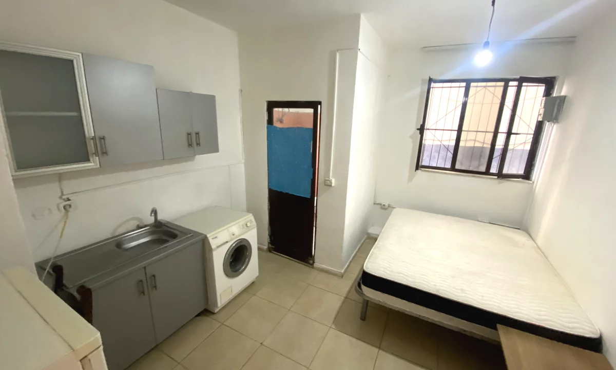 Shtepi me qera Apartament ne Tirane, Garsoniere, Mobilimi E mobiluar, Pagesa 150  Euro.