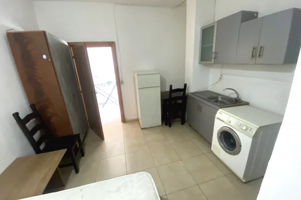Shtepi me qera Apartament ne Tirane, Garsoniere, Mobilimi E mobiluar, Pagesa 150  Euro.