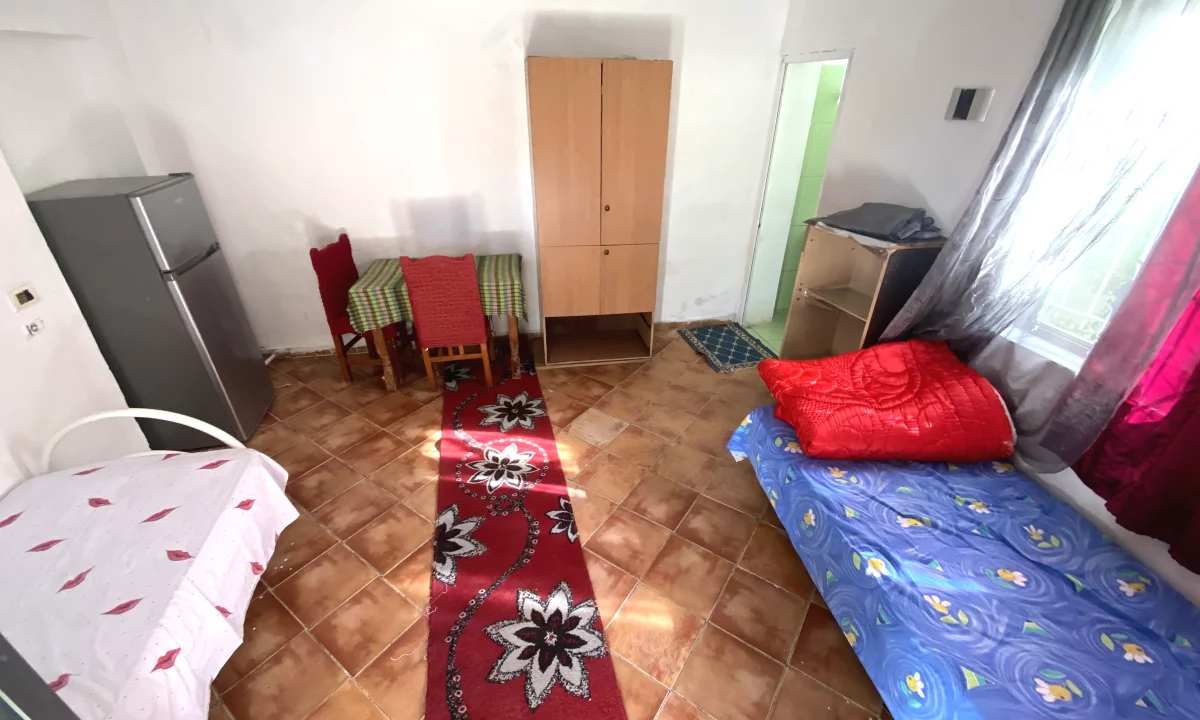 Shtepi me qera Shtepi Private ne Tirane, Garsoniere, Mobilimi E mobiluar, Pagesa 20,000  Leke.