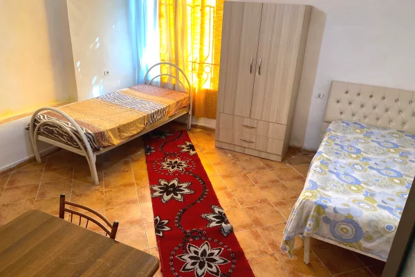 Shtepi me qera Shtepi Private ne Tirane, Garsoniere, Mobilimi E mobiluar, Pagesa 20,000  Leke.