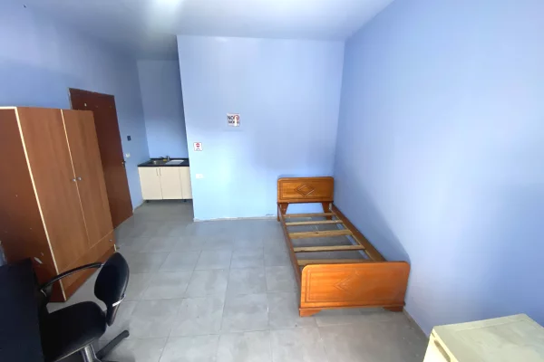 Shtepi me qera Shtepi Private ne Tirane, Garsoniere, Mobilimi E mobiluar, Pagesa 200  Euro.